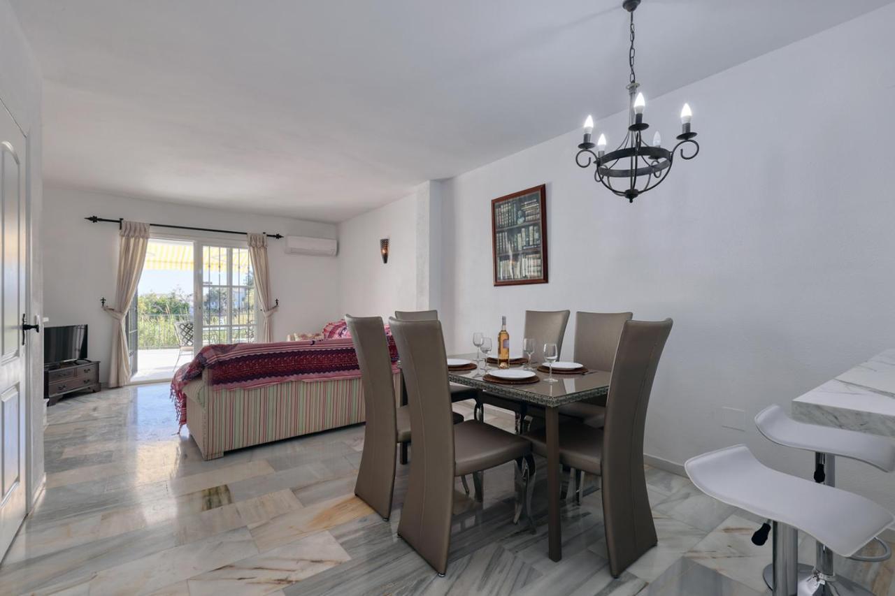 Quaint 2 Bedroom Townhouse With Pool Close To Sea! Benalmadena Exterior photo