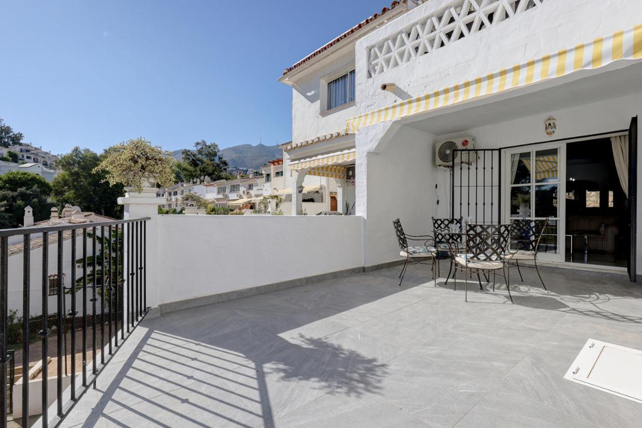 Quaint 2 Bedroom Townhouse With Pool Close To Sea! Benalmadena Exterior photo