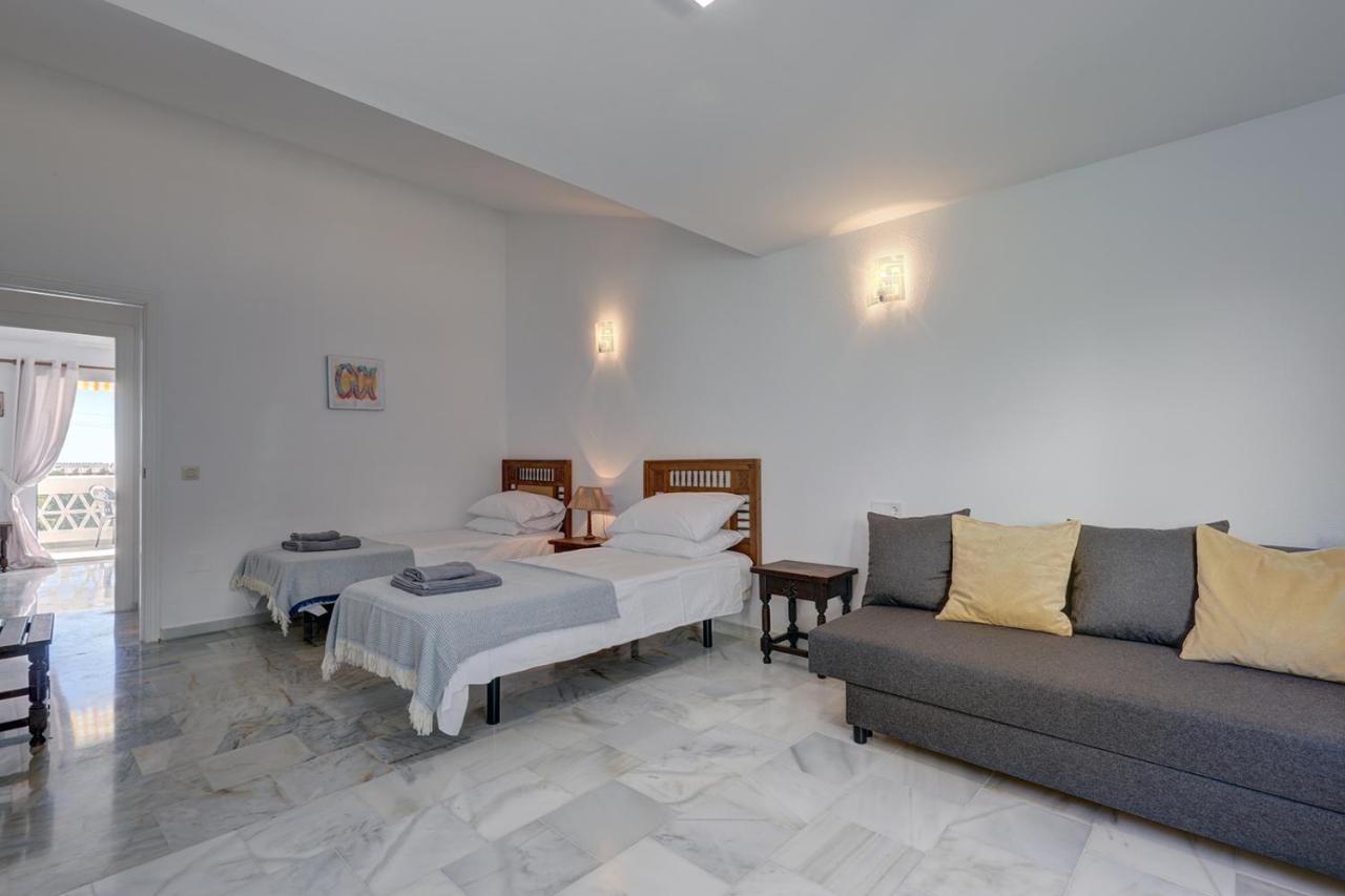 Quaint 2 Bedroom Townhouse With Pool Close To Sea! Benalmadena Exterior photo