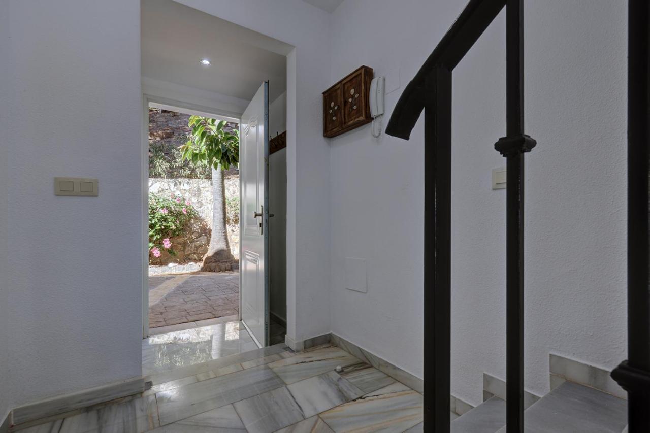 Quaint 2 Bedroom Townhouse With Pool Close To Sea! Benalmadena Exterior photo