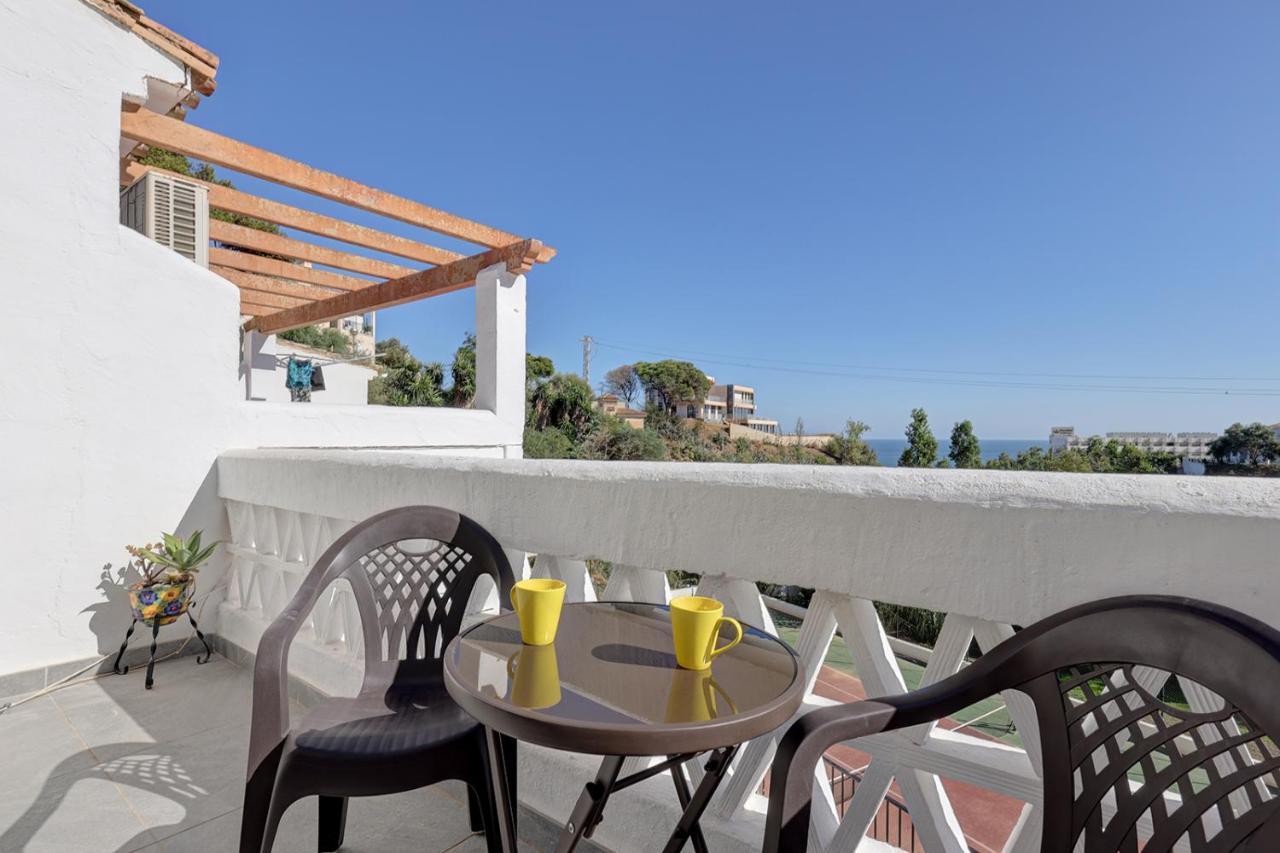 Quaint 2 Bedroom Townhouse With Pool Close To Sea! Benalmadena Exterior photo
