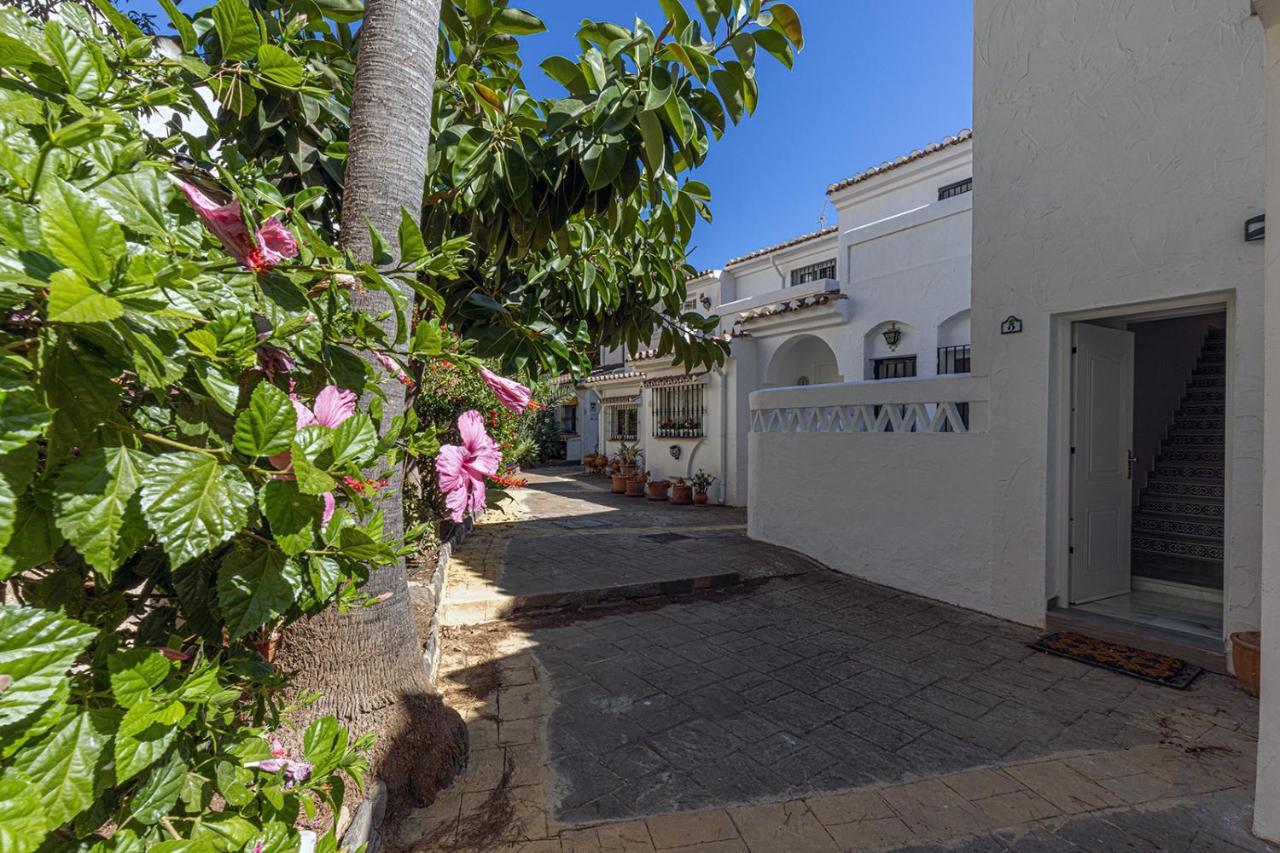 Quaint 2 Bedroom Townhouse With Pool Close To Sea! Benalmadena Exterior photo